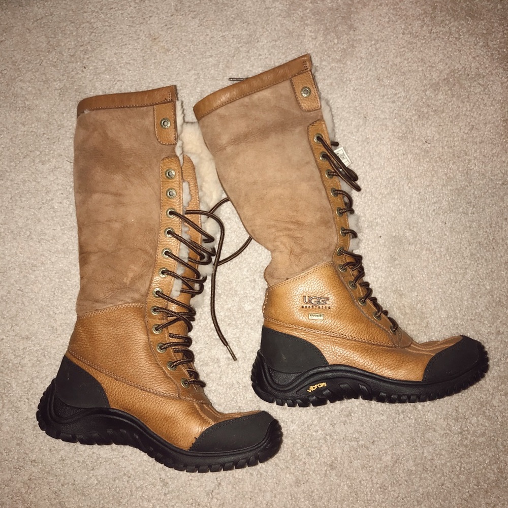 UGG AUSTRALIA SNOW BOOTS SIZE 5 WOMENS